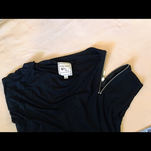 Blouses - Picture 3 of 3